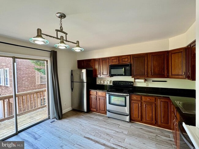 Photo - 4878 10th St S