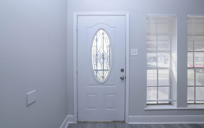 Photo - 9834 Denning Dr