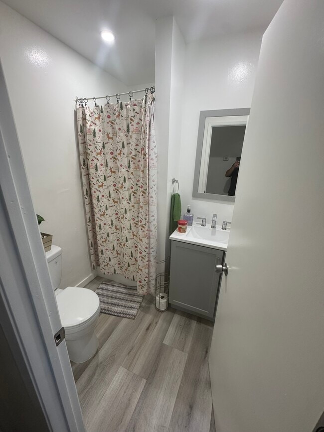 Photo - 160 W 49th St