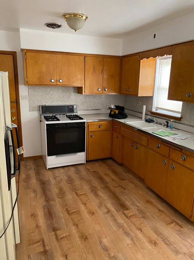 Building Photo - 7900 W Belmont Ave Unit 3