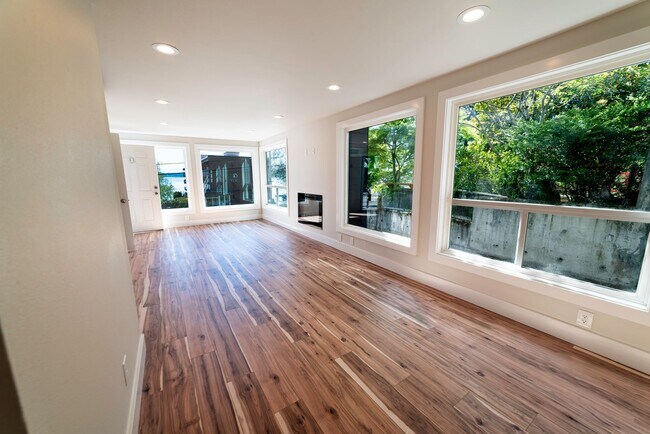 Photo - 329 Lakeside Ave S Unit Leschi1