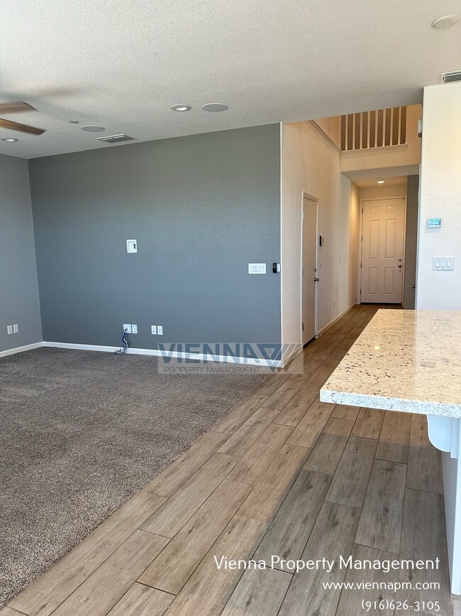 Photo - 1347 Larkspur Dr