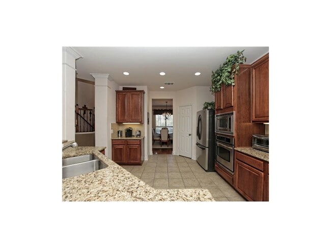 Photo - 2660 Salorn Way
