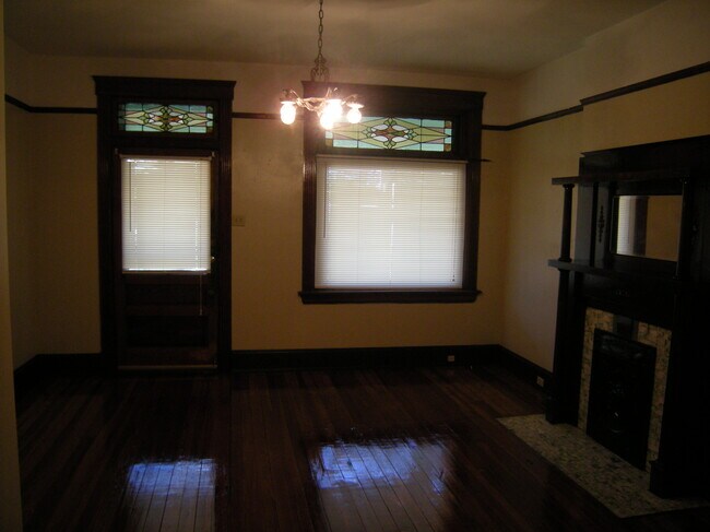 Huge 15 x 15 room - 2310 Rohs St Unit Apt.#1