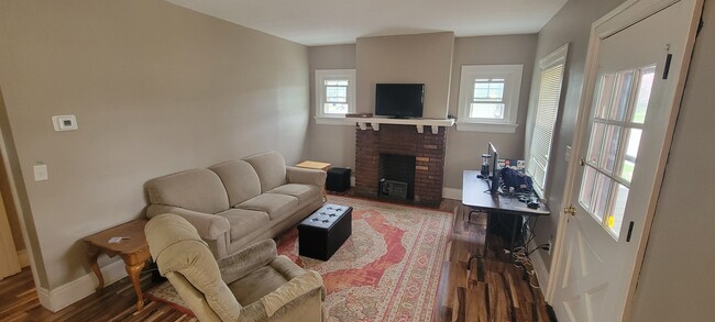 Photo - 900 E Stewart St