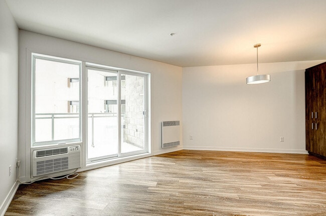 Photo - 173 Boulevard Armand-Frappier