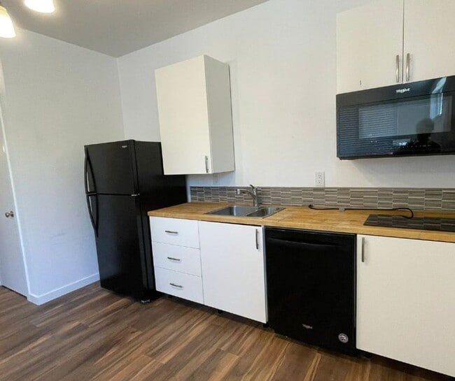 Photo - 4388B N Gantenbein Ave Unidad 4388 B