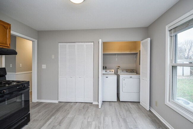 Photo - 94 W Elm Ave