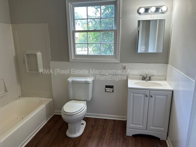 Photo - 121 W Chappell St