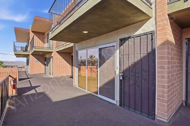 Photo - DOWNTOWN LAKEVIEW CONDO