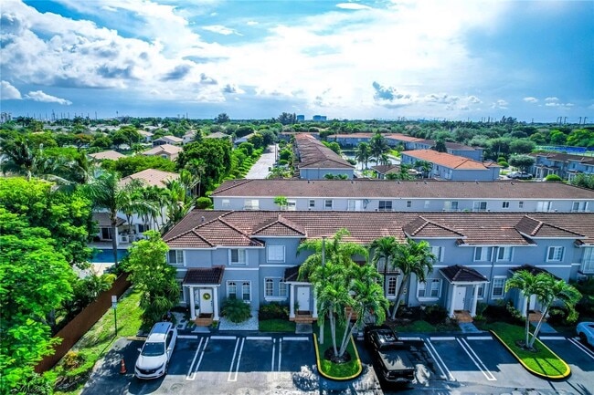 Building Photo - 5245 NW 112th Ave Unit 8