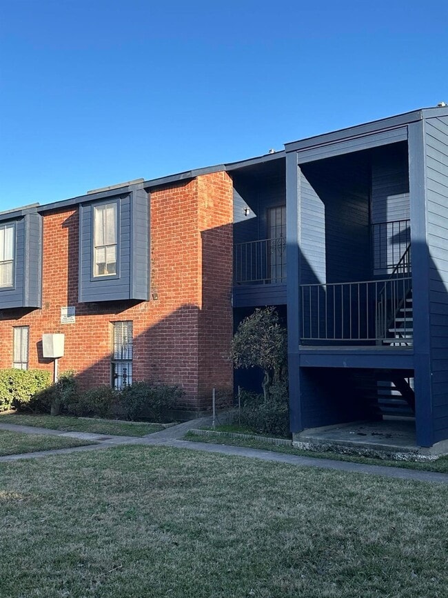 Building Photo - 13480 S Thorntree Dr Unit 1311