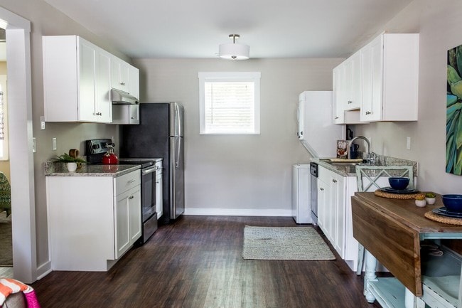 Photo - The Edge on Noisette Creek Apartments