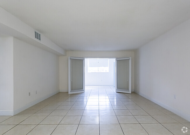3 BDR / 2 BA - 1,295 Sq Ft