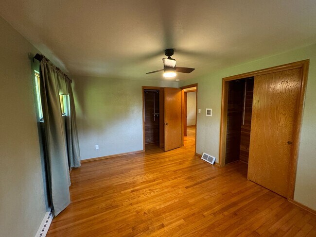 Photo - Available NOW! 3/4 Bed 2 FULL BathHOME