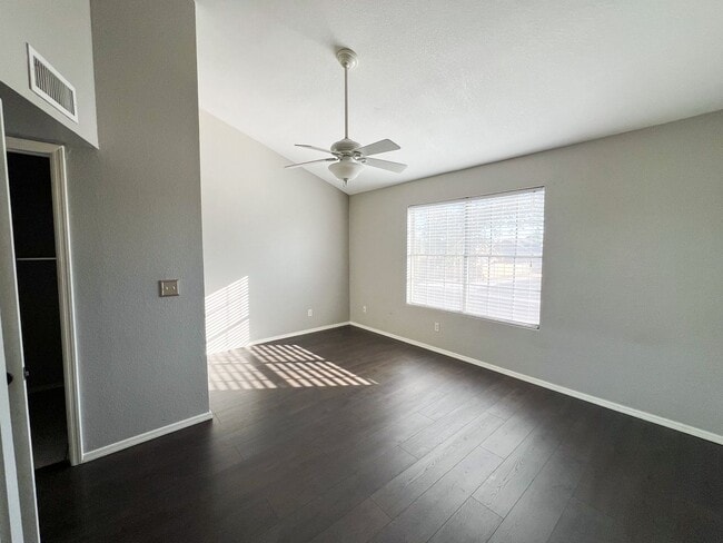 Photo - MOVE IN SPECIAL! Updated 2 Bed/2.5 Bath Townhome in Great West Phoenix Location