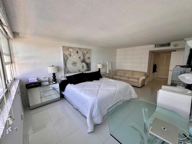 Building Photo - 1880 S Ocean Dr Unit TS705 Rental