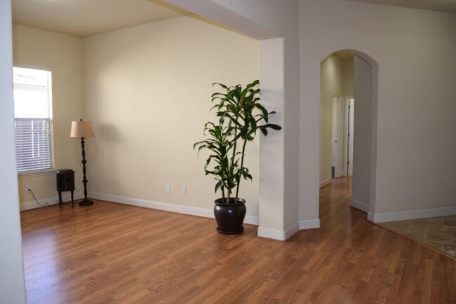 Photo - 2768 Westview Dr