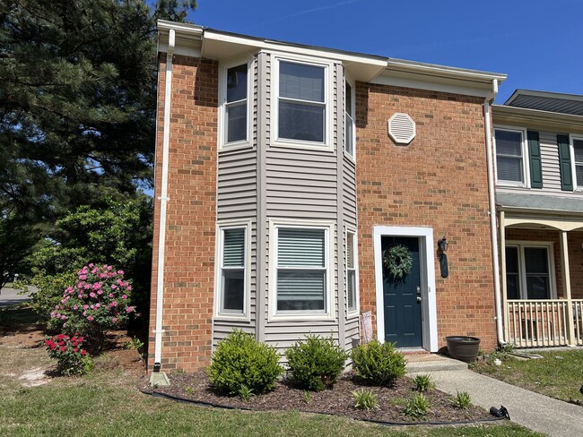 Updated End-Unit Townhouse in York County - Updated End-Unit Townhouse in York County