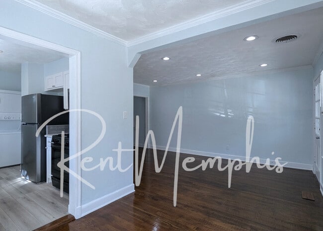 Photo - 625 E Pkwy S