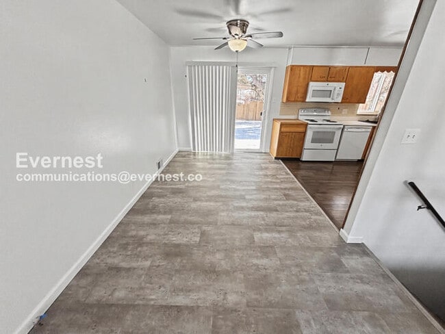 Photo - 6822 Moore St