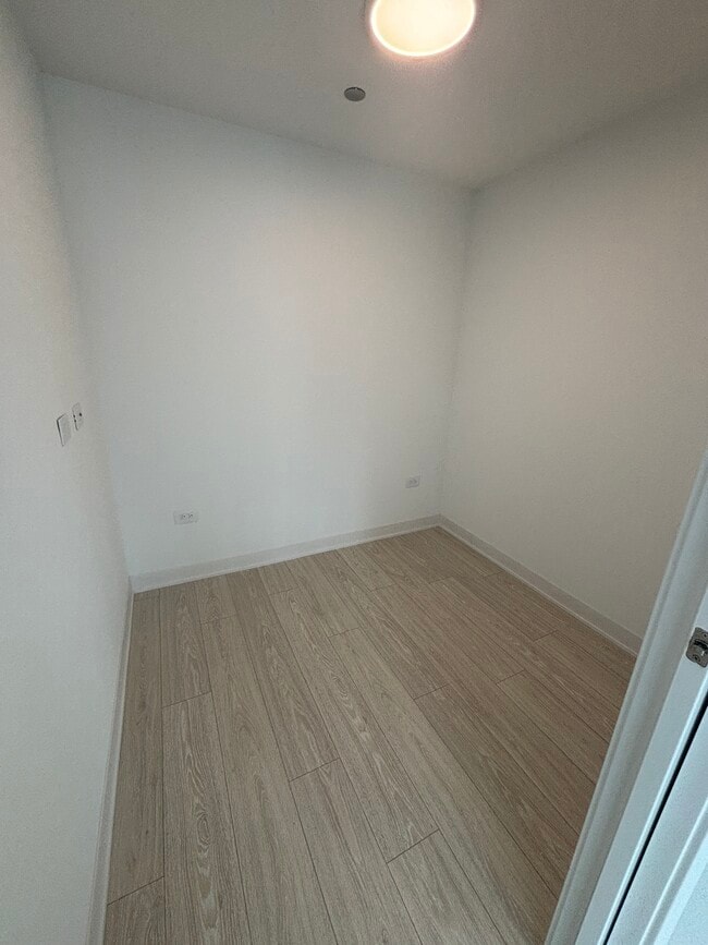 740 W Fulton St Unit 2203