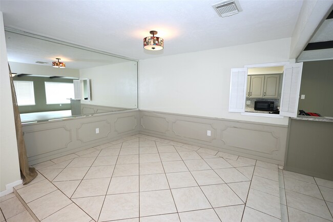 Photo - 9422 Claridge Dr