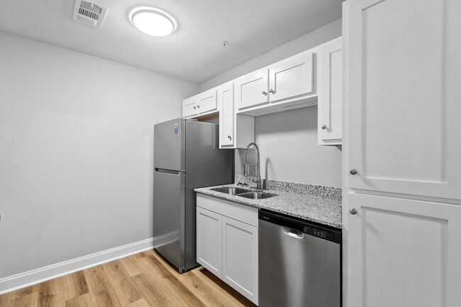 Photo - Crestview Apartments