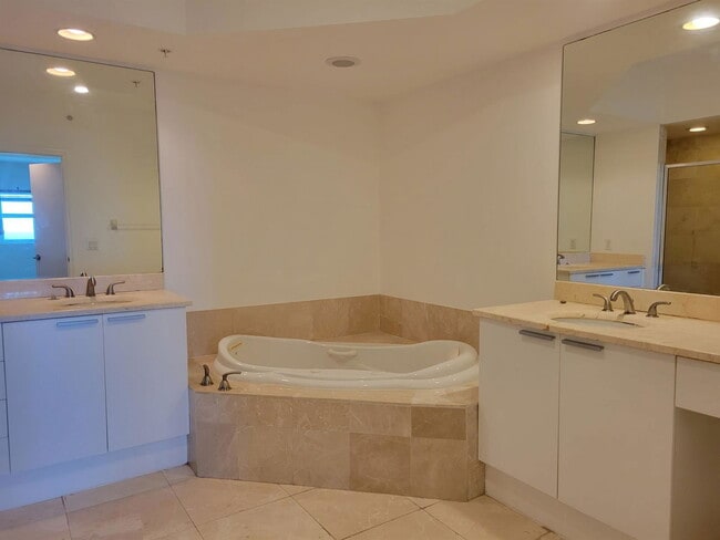 Photo - 15051 Royal Oaks Ln Unidad UN902