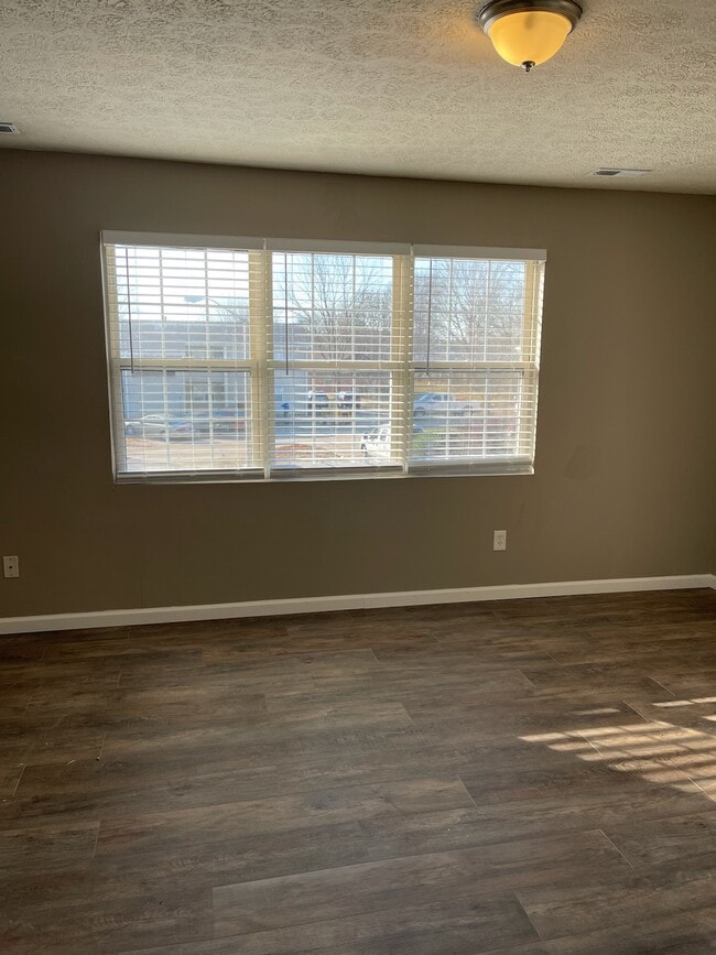 Renovated Heartwood Ct Unit