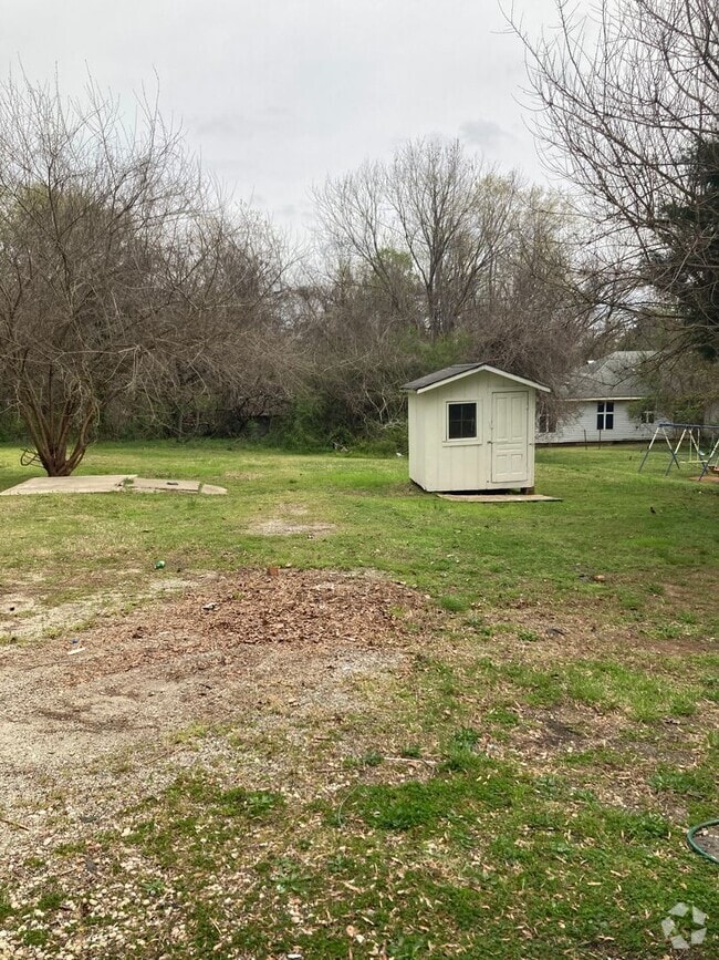 Building Photo - Super cute, newly renovated 3 bed, 1 bath ... Rental