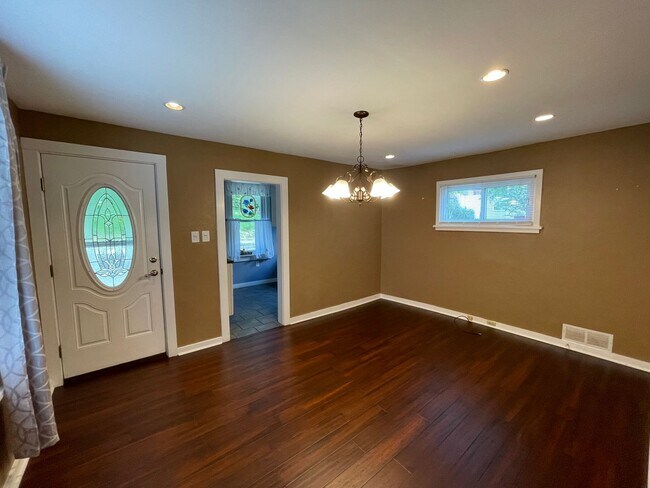 Photo - Charming 2BR Home with Large Yard & Porch in Mount Washington