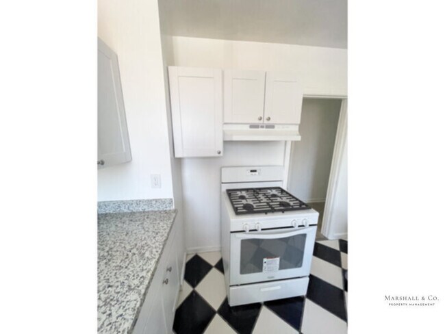 Photo - REMODELED TOP FLOOR 2BR/1BA IN SMALL AND Q...