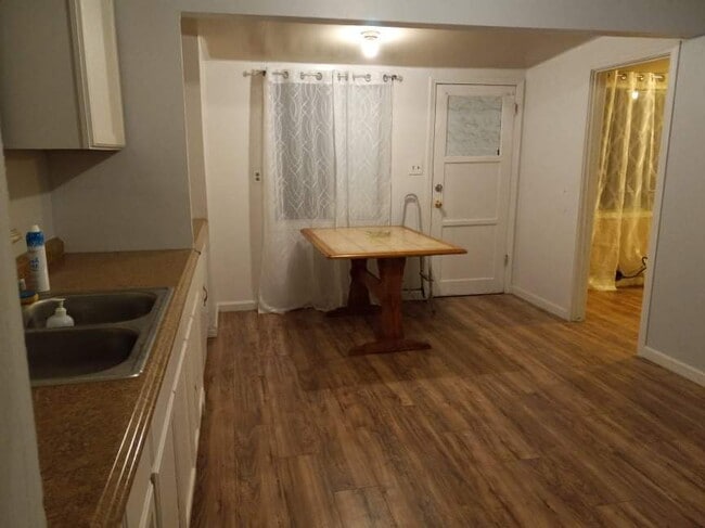 KITCHEN - 409 Belmont Ave