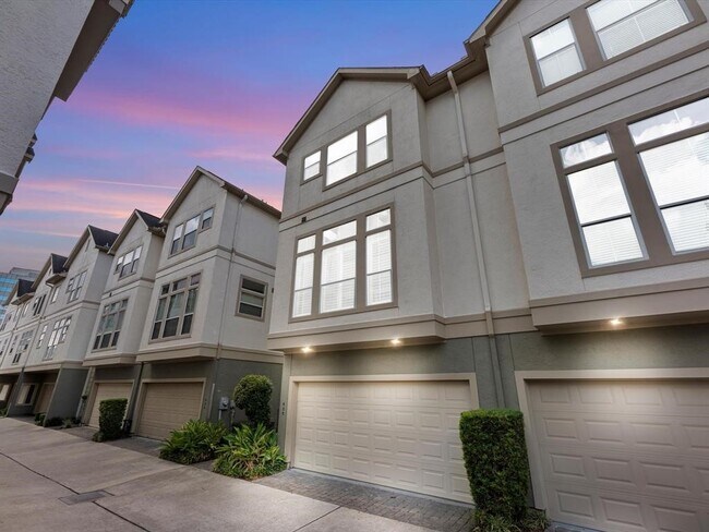 Photo - 625 Hartman St