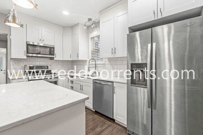 Photo - 2028 Hoyt Ave