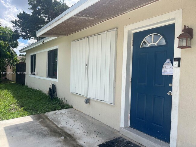 Photo - 5700 SW 37 Ct