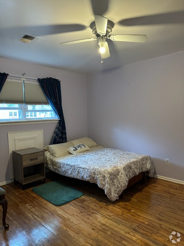 Building Photo - 218 College Dr Rental