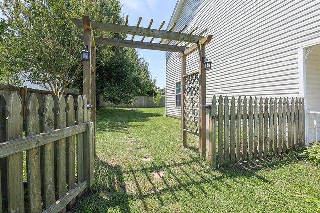 Photo - 4 bedroom 3 Bath in Tangelwoods - Fenced in backyard