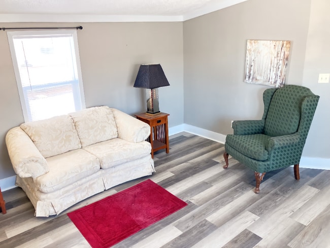 Photo - 33 Village Ct