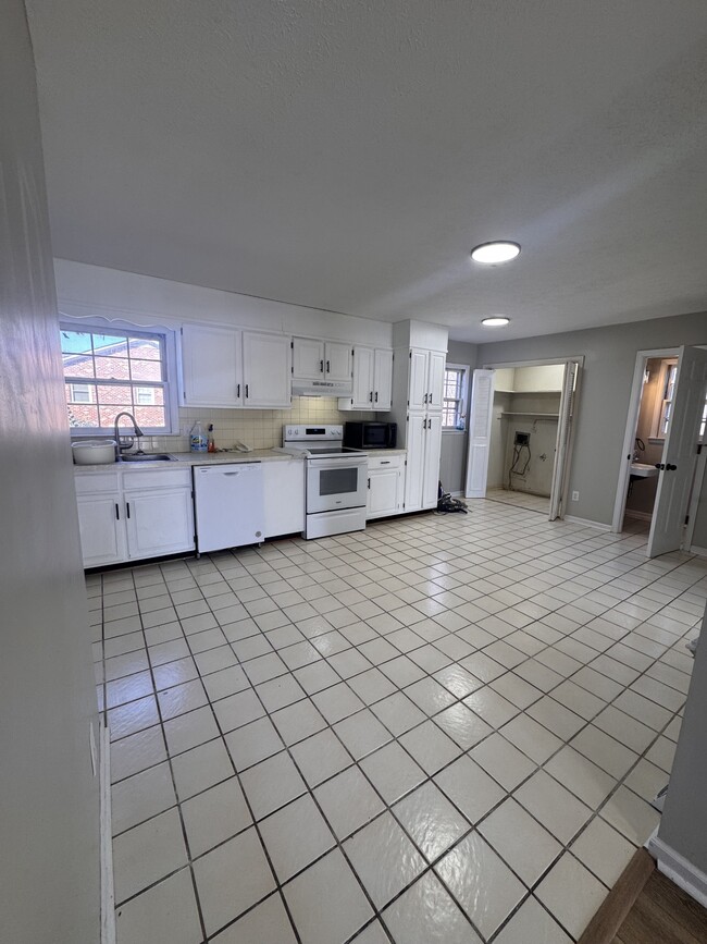 Photo - 179 Holmes Cir