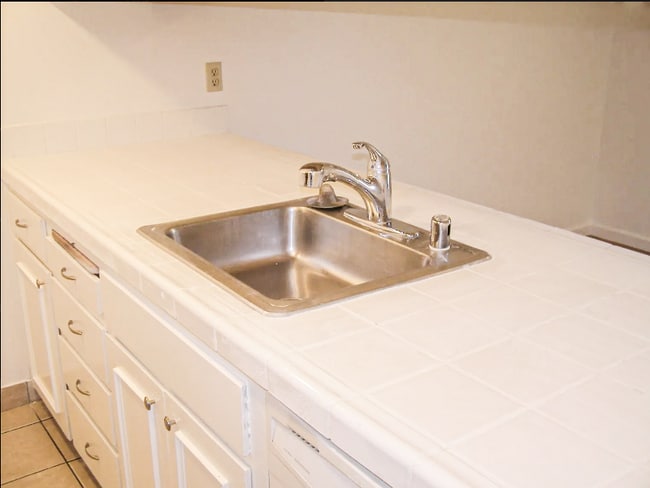 Photo - 5468 Roundtree Pl Unit D