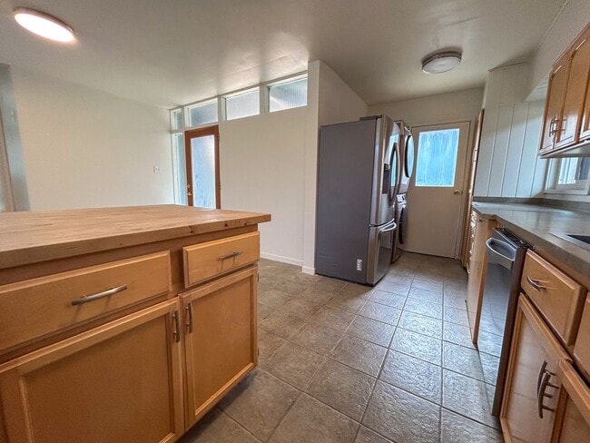 Photo - Spacious, Refreshed 2 Bed 1 Bathroom House In Redding!