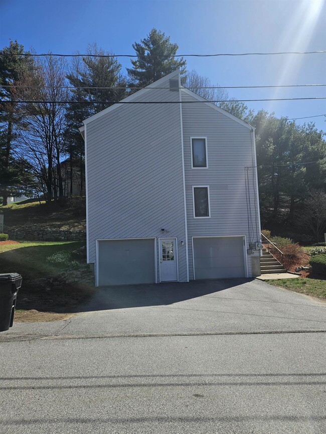 Photo - 18 Landsdown Dr