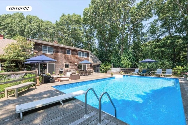 Photo - 20 Surrey Ct