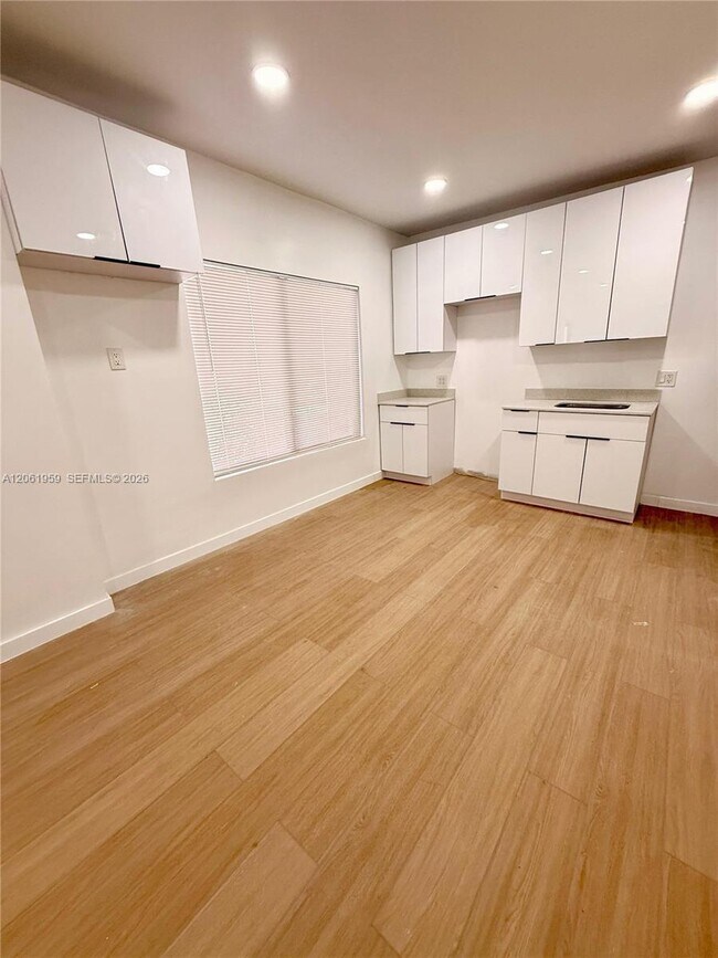 Photo - 125 SW 19th Ave Unidad 2