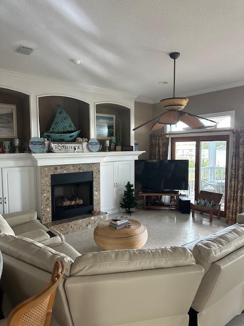 1405 Riverside Dr