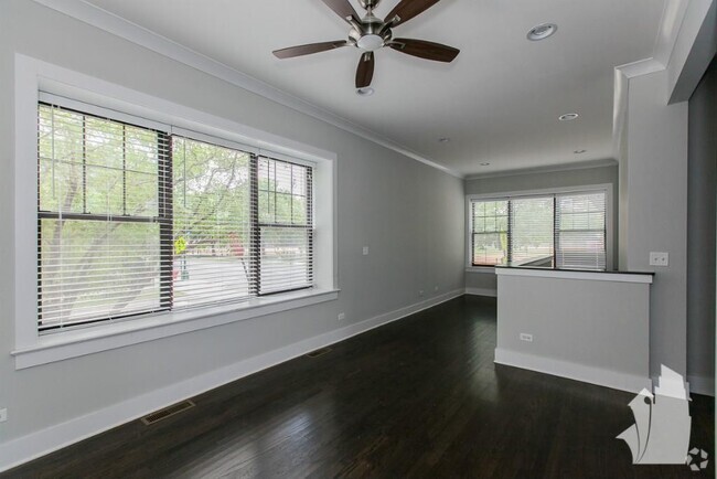 Building Photo - 1952 W Nelson St Unit 1w Rental