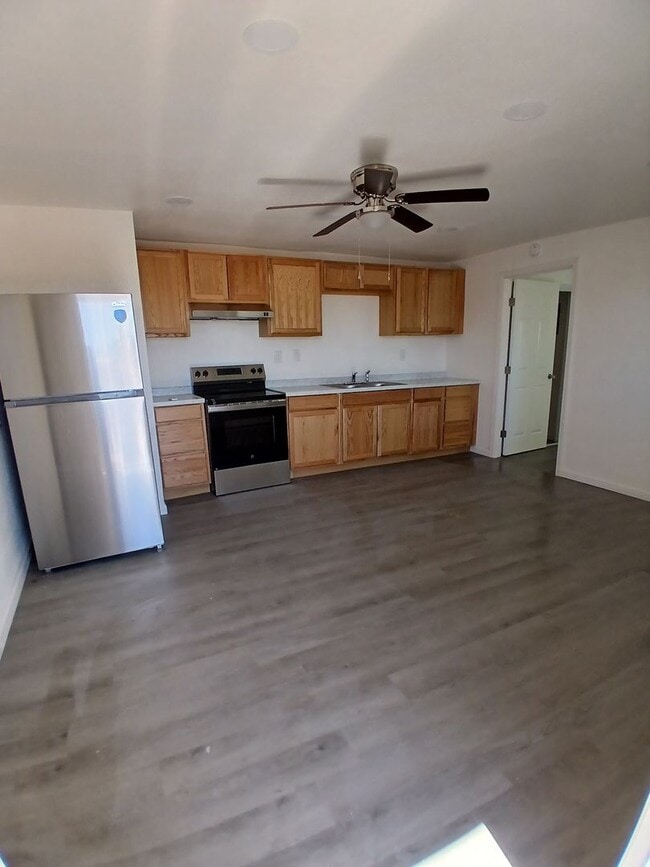 Building Photo - 232 W Barbara St Unit #B