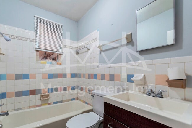 Photo - 1824 W 10th St